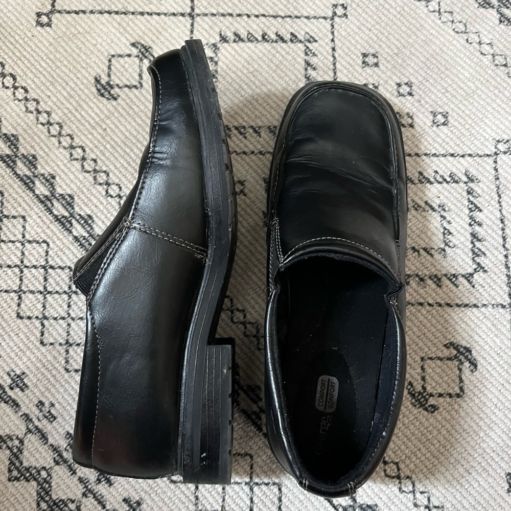GEORGE Boy Slip-on dress shoe, size 4, great condition